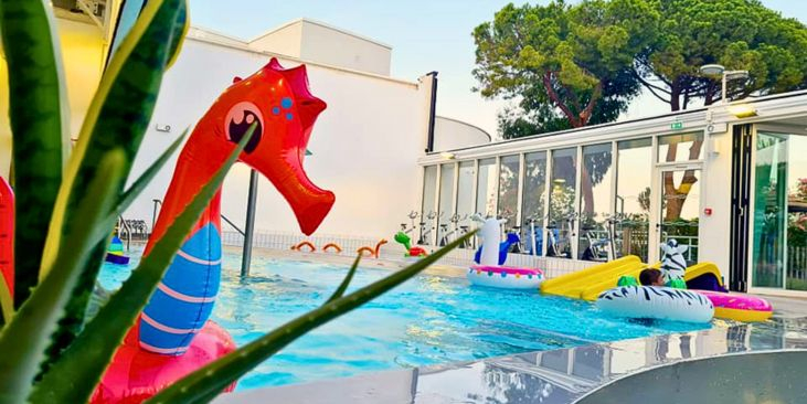 piscine monaco Nice Les nocturnes musicales à la piscine des Bains du Cap à Roquebrune-Cap-Martin