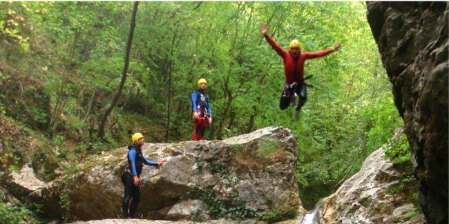 canyoning famille alpes-maritimes Le canyoning : l'activité outdoor à découvrir en famille !