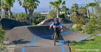 pumptrack Bruni Cagnes sur Mer Pumptrack de Cagnes-sur-Mer : un spot famille pour rouler, s’amuser et se défouler !